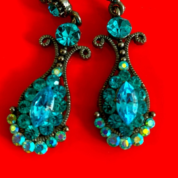 Earrings-gorgeous turquoise crystal stone earrings from Europe - Picture 3 of 3